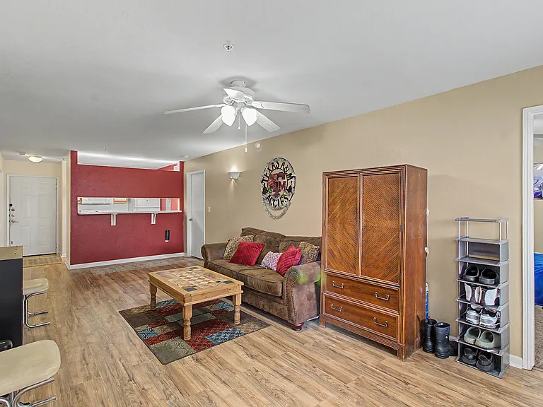521 Southwest Pkwy #103 — Photo 5