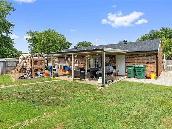 5th image of 3049 Yosemite Dr