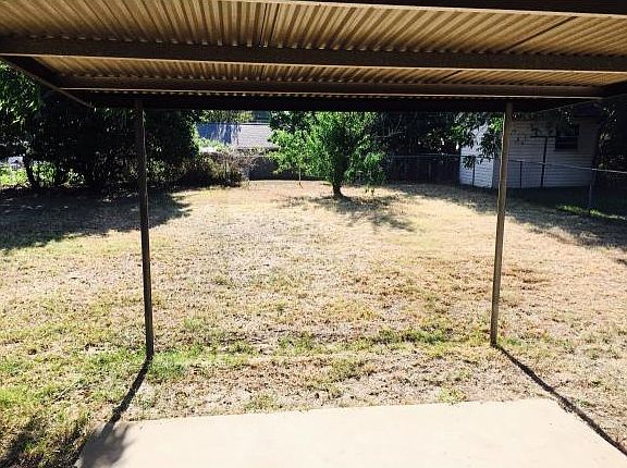 3rd image of 4715 Emerald Dr