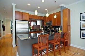 5th image of 2235 W Lyndale St #P1