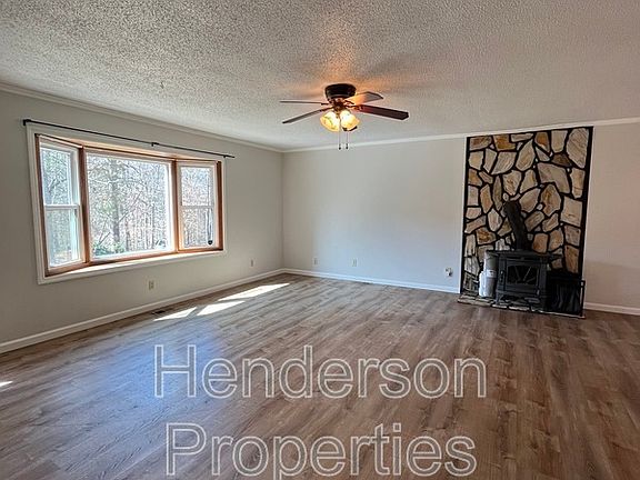 3rd image of 3236 Beaman Ave