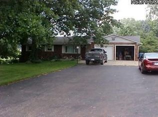 1123 Woodland St SW, Hartville, OH 44632