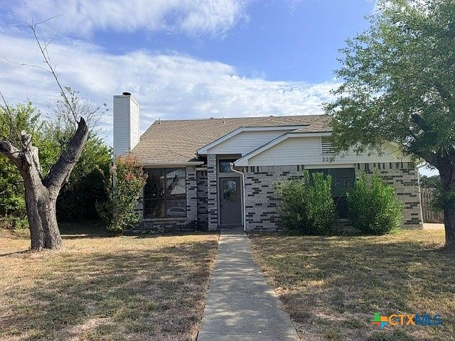 1st image of 2201 Woodlands Dr