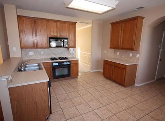 5th image of 7724 Monthaven Dr