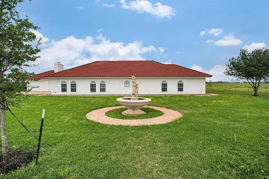 4 bed, 3.0 bath, 2804 sqft, $5,000 — Photo 3