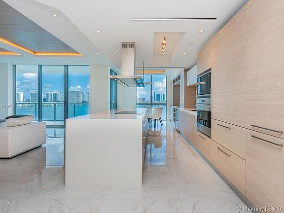 4th image of 17111 Biscayne Blvd Unit 809