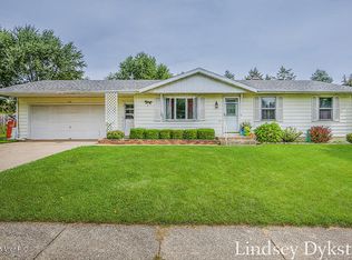 143 Clayton Ct NE, Rockford, MI 49341