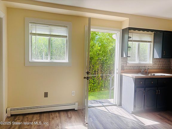 3rd image of 145 Sandalwood Dr Floor 1