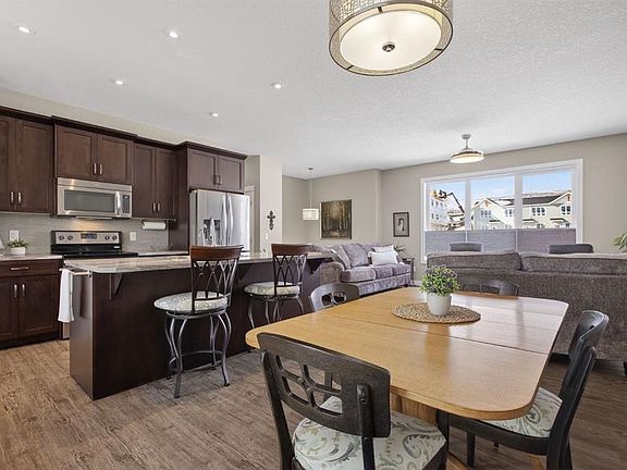 4th image of 215 W George St SW