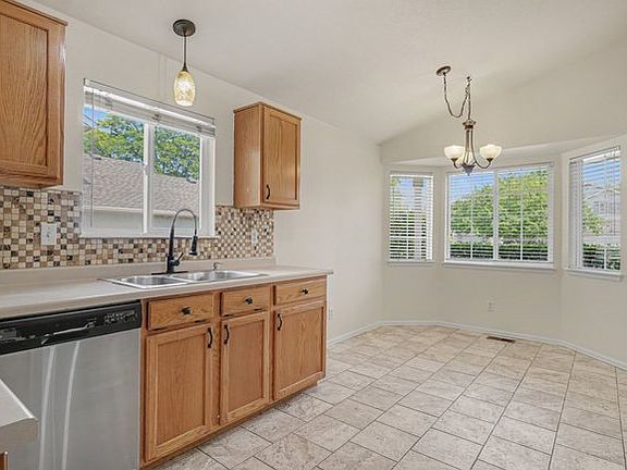3rd image of 1016 Woodside Rd