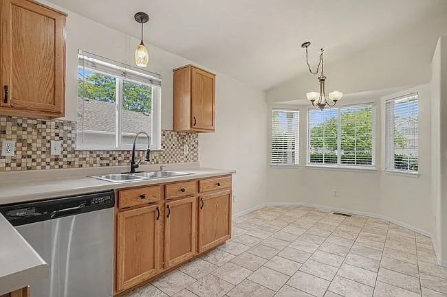 1016 Woodside Rd — Photo 3