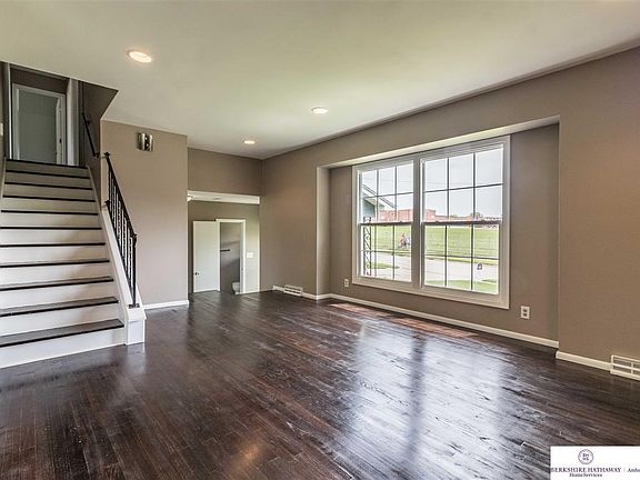 5th image of 1402 Thomas Dr