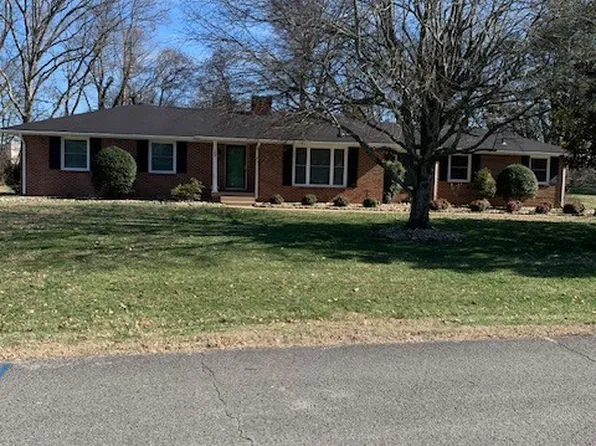 102 Walnut Ln, Columbia, TN 38401