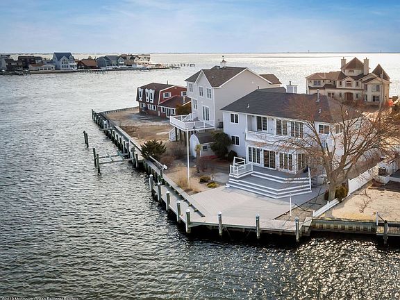 2nd image of 38 Bay Point Dr