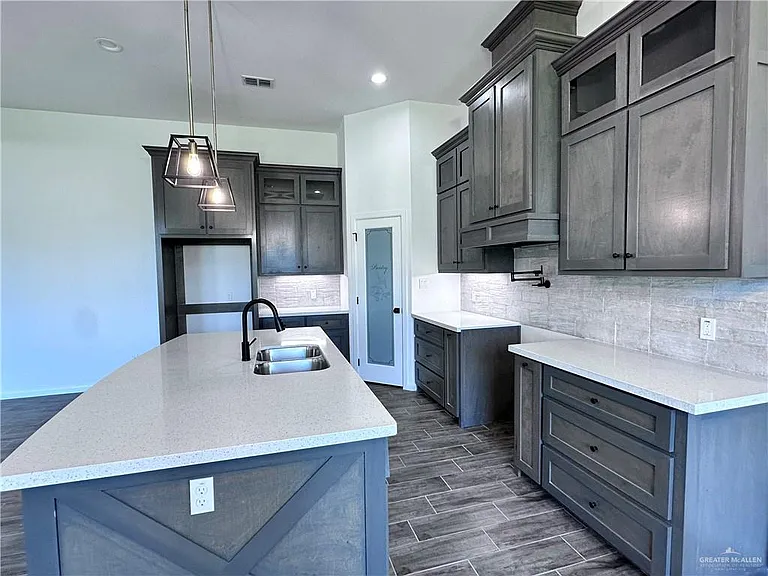 1100 Azalea St — Photo 11