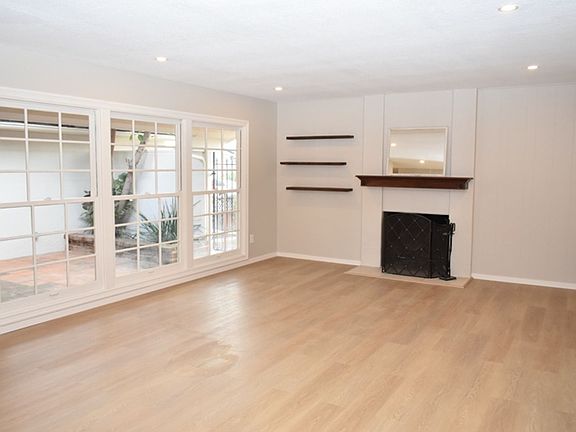 4th image of 8452 Highwood Dr