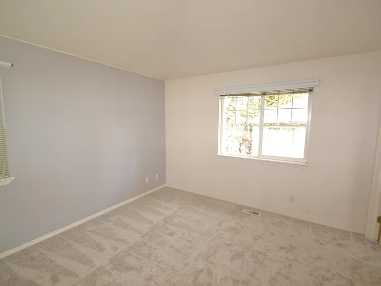 9818 NE 130th Pl — Photo 7