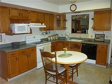 4th image of 428 Powell Dr