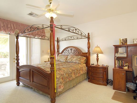 3rd image of 1562 Livingston Dr