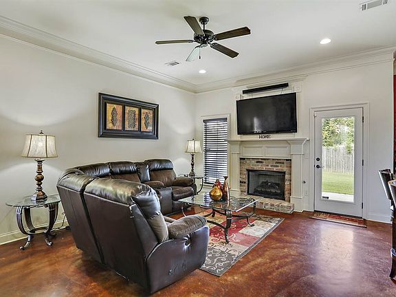 4th image of 118 Beechwood Cir
