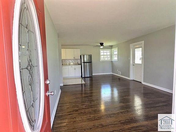 3rd image of 295 Rosewood Ave