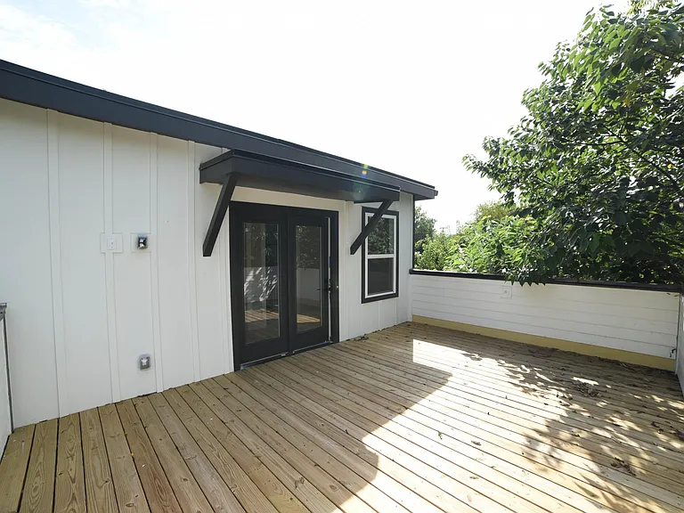 622B Benton Ave — Photo 6