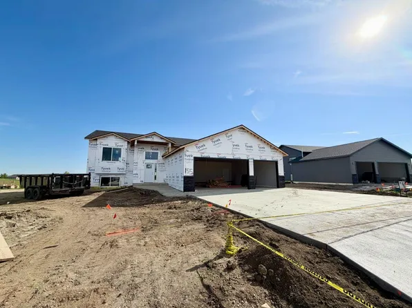 155 Mulberry Loop NE, Minot, ND 58703