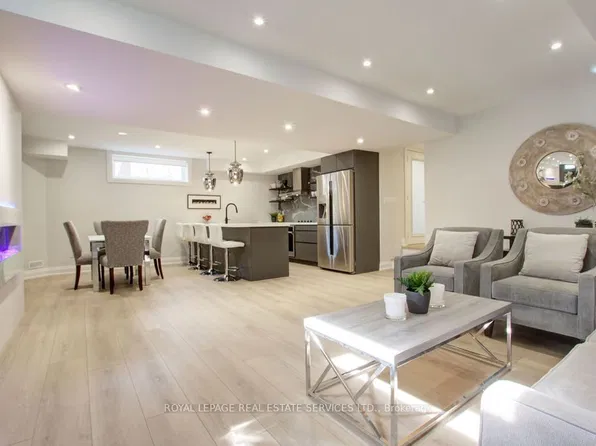 164 Maurice Dr #2, Oakville, ON L6K 2W9