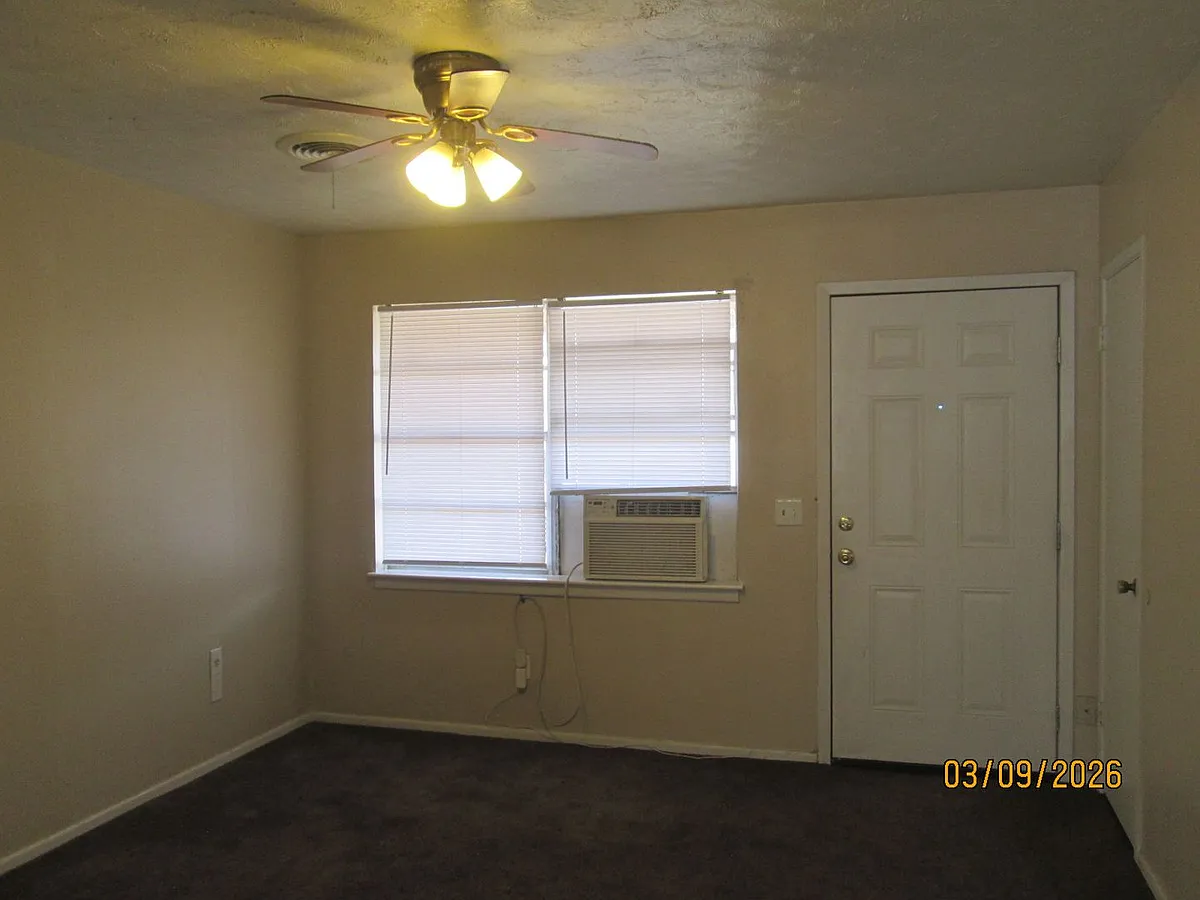 Building Photo - 1321 Navajo Trl