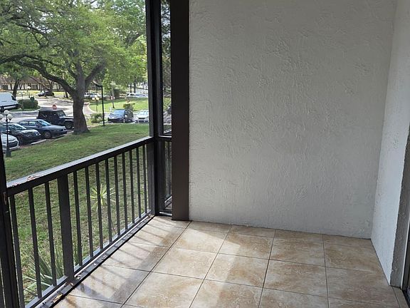 3rd image of 3750 Inverrary Dr APT 2F