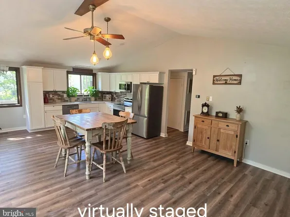 213 Morrie Dr, Basye, VA 22810