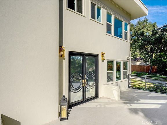 3rd image of 2065 E Altadena Dr