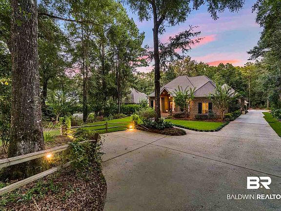 3rd image of 105 Woodcove Dr