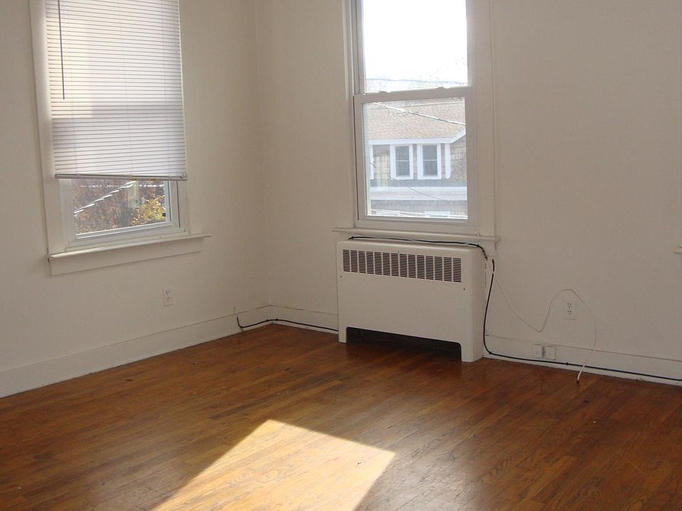 2nd image of 27 Main St APT 3