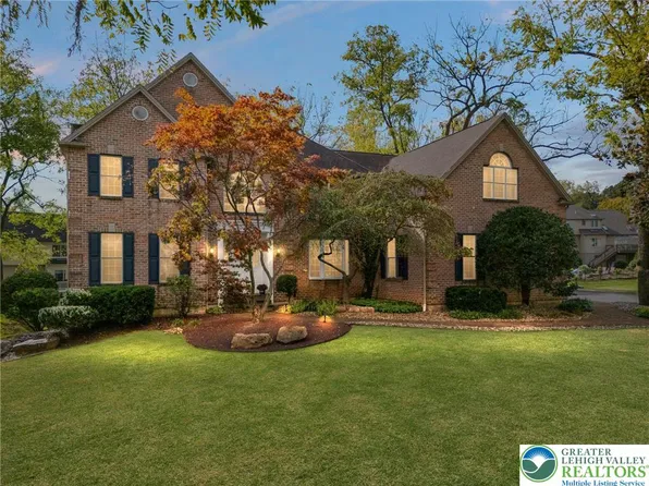 2090 Fieldstone Dr, Bethlehem, PA 18015