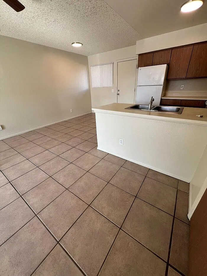 2 bed, 1.0 bath, $1,000 — Photo 3