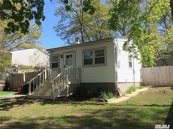 2nd image of 8 Laurel Pl