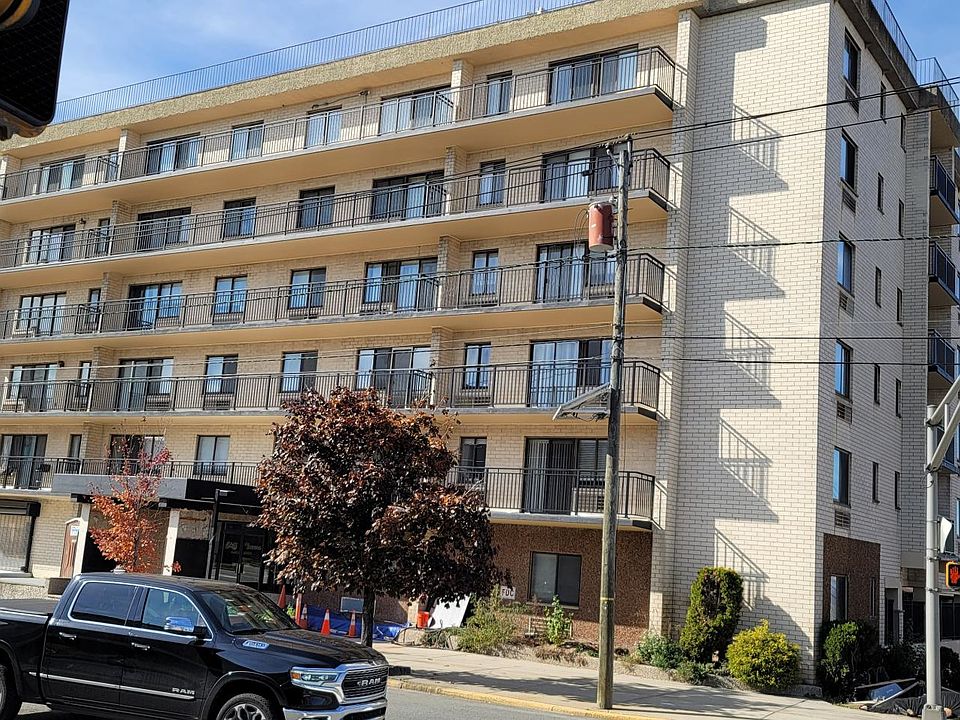 1st image of 233 12th St APT 1B