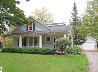 8707 S Dunns Farm Rd, Maple City, MI 49664