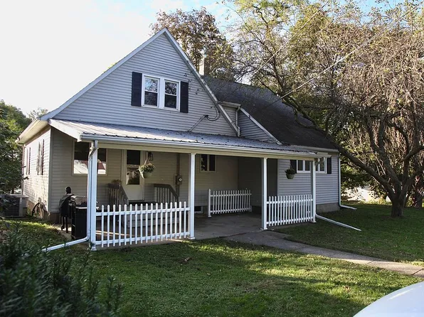 109 Bluff St, Port Byron, IL 61275