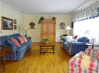 35 Overbrook Dr, Airmont, NY 10952