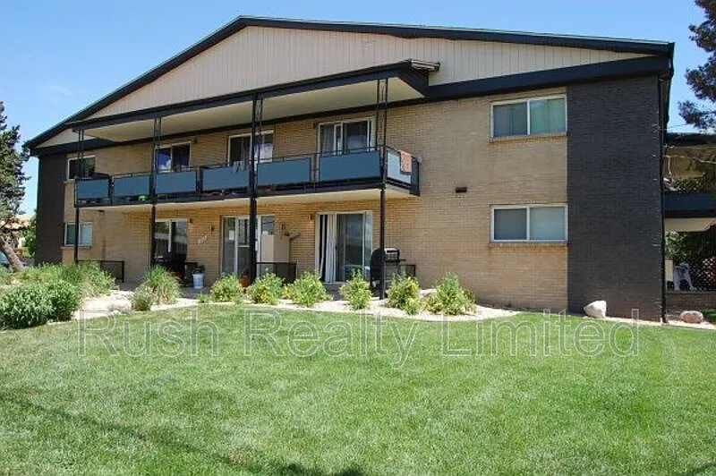 The Fenwood Apartments — Photo 3