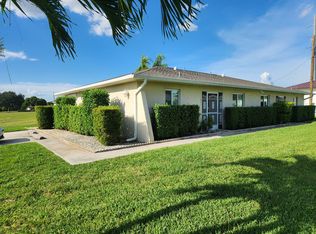 1621 SW Santa Barbara Pl, Cape Coral, FL 33991