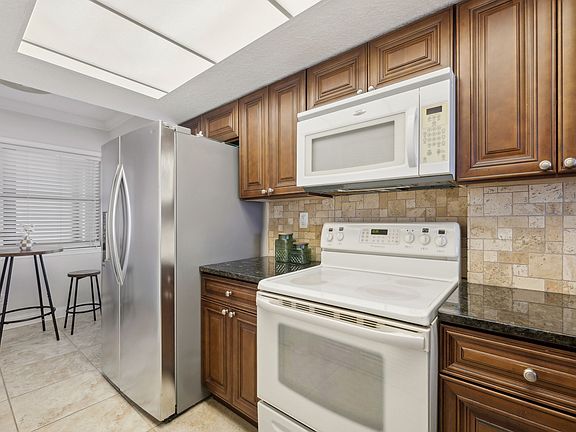 2nd image of 1901 1st St N Unit 401-1