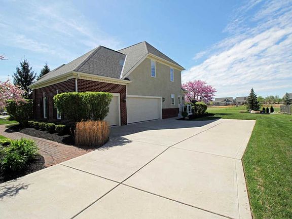 3rd image of 6851 Ballantrae Pl