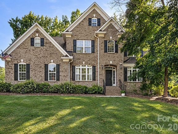2nd image of 2612 Albatross Ln