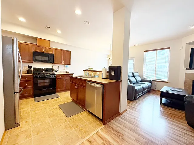 317 NE Miramar Cir #1 — Photo 5