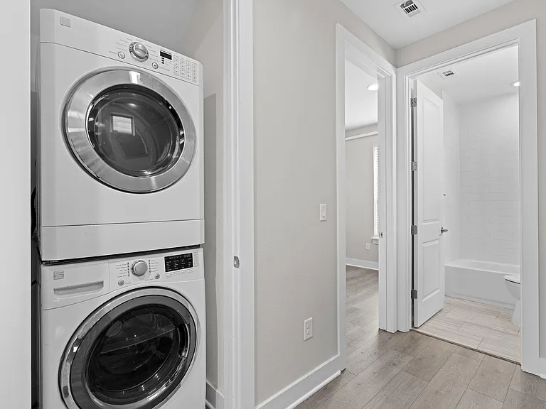 3010 E 18th 1/2 St #B — Photo 8
