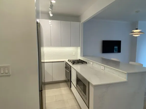 301 West 57th Street image 7 of 33