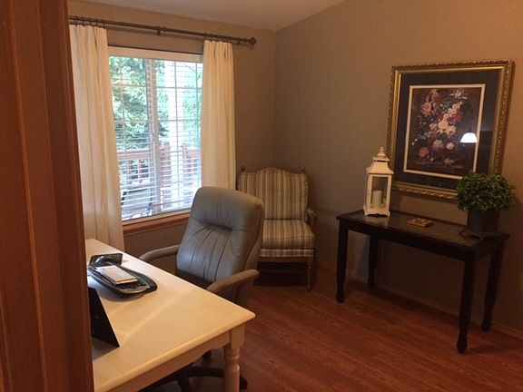 Den or 4th bedroom